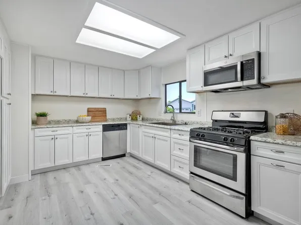 646 Via Bogota, Vista, CA 92081