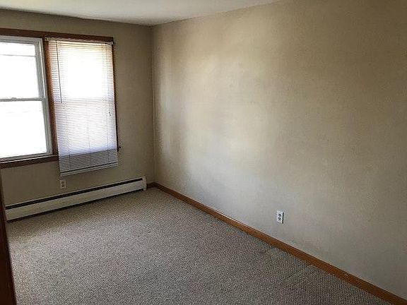4th image of 425 Joe McCarthy Dr APT D