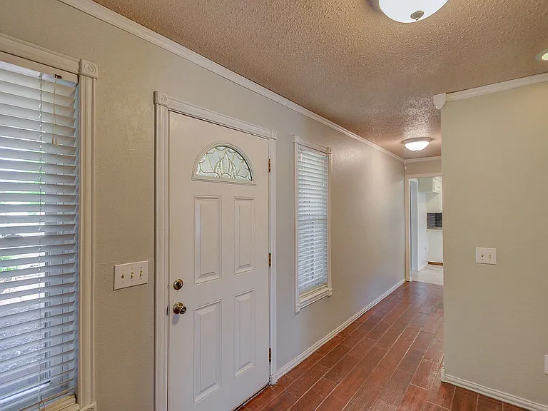 9800 Craford Ct — Photo 7