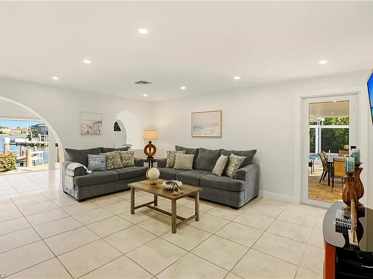 339 Landmark St — Photo 6