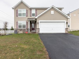 6 Wallflower Dr, West Henrietta, NY 14586