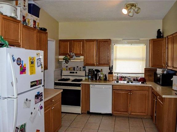 5th image of 2000 E Lake Dr