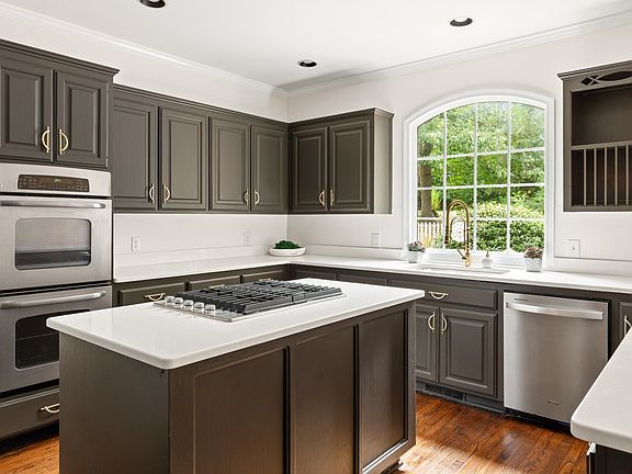 4th image of 220 Hillsboro Trce