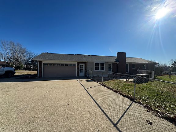 4th image of 645 Chesterfield Cir