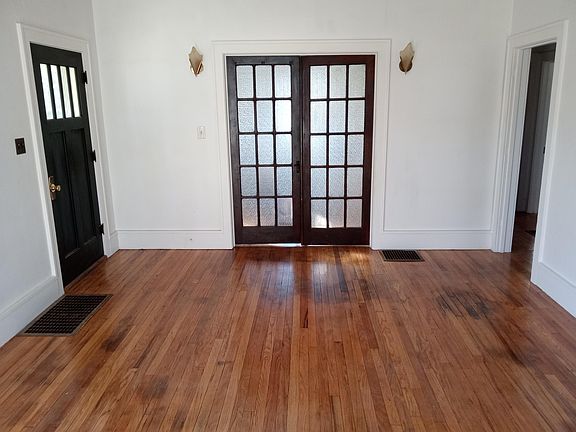 2nd image of 1501 E Pierce St
