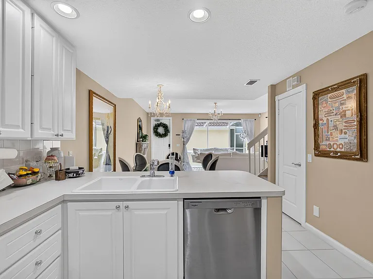 213 Barcelona Dr — Photo 18