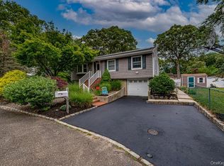 23 Oak St, Centereach, NY 11720