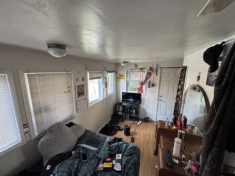 1020 NE Indiana St — Photo 5
