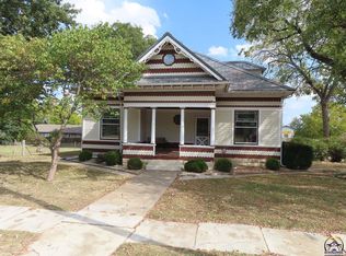 116 Sycamore St, Cottonwood Falls, KS 66845