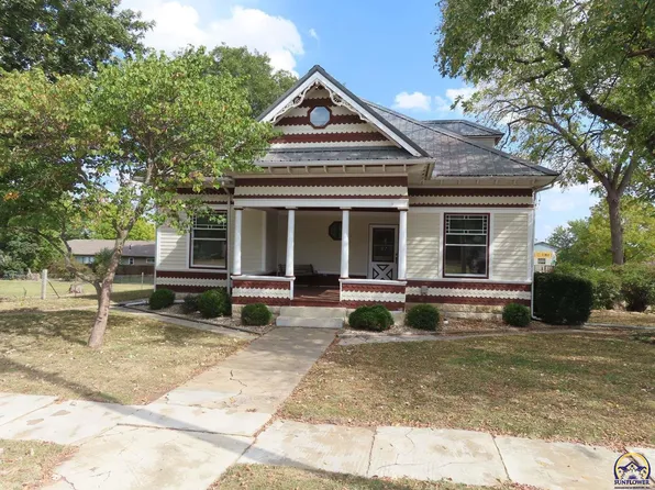 116 Sycamore St, Cottonwood Falls, KS 66845