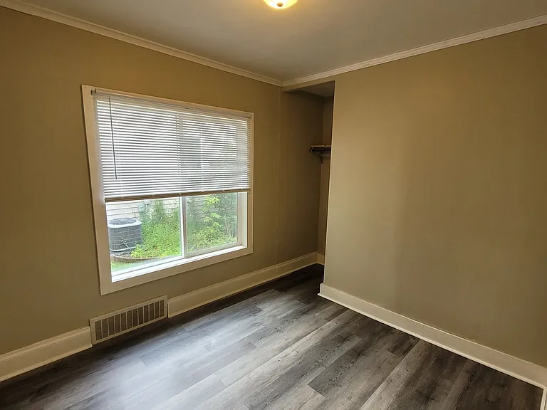 403 W Walker St — Photo 4