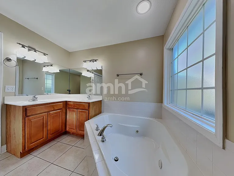 1061 Saint Johns Dr — Photo 10