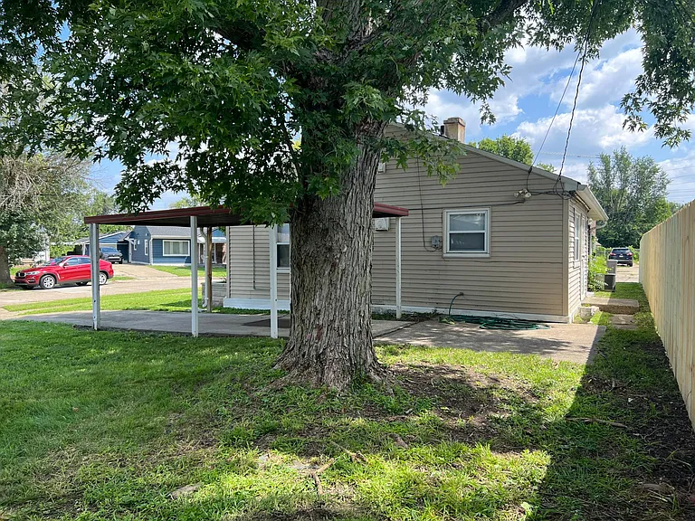1442 E Lynn Dr — Photo 4