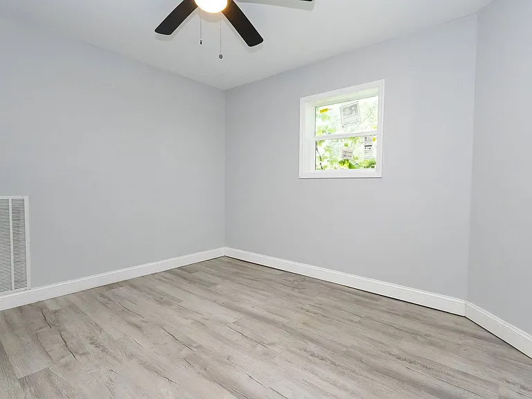 405 Dempsey Ln — Photo 18