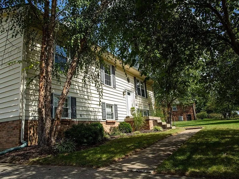 580 Castle Dr — Photo 30