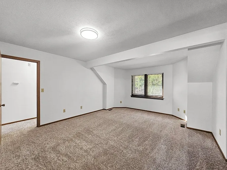 Merriman Valley Apartments & Townhomes — Photo 20