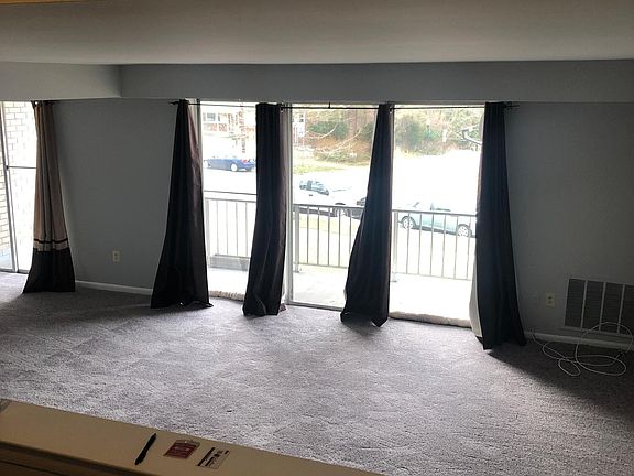 5th image of 5576 Burnside Dr APT 4