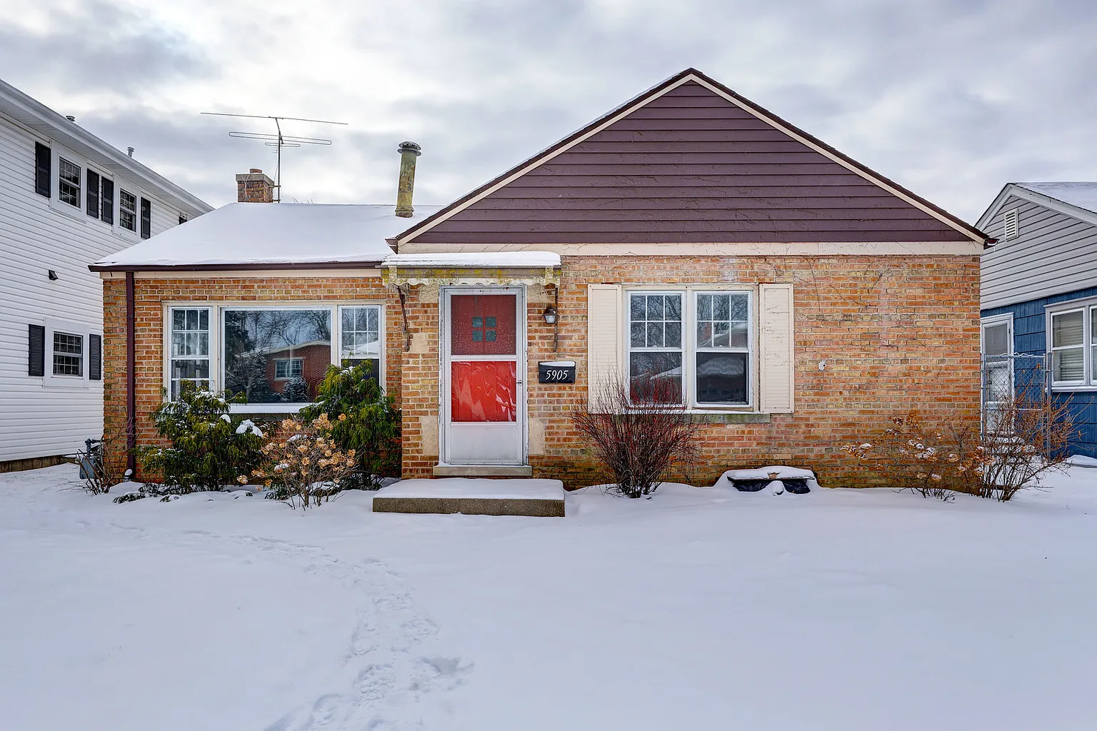 5905 Crain St photo 1