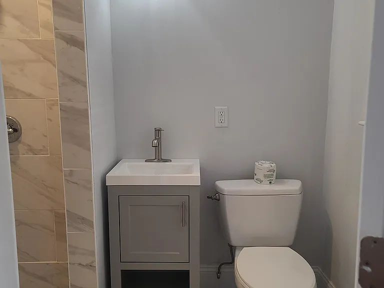 216 W 9th St #1 — Photo 13