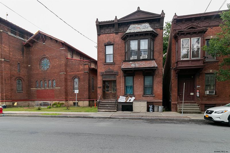2nd image of 3368 6TH Avenue
