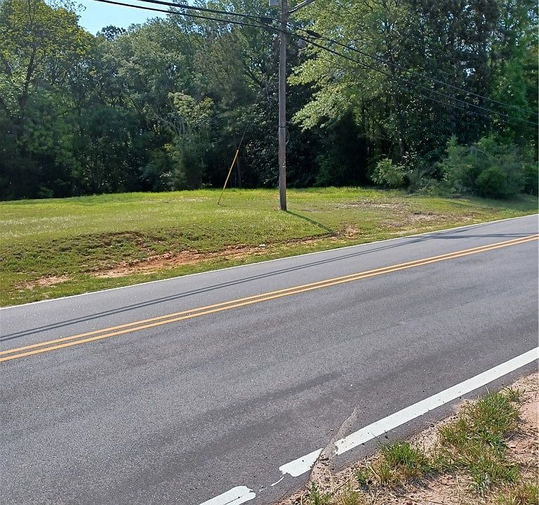 2nd image of 1788 King Rd