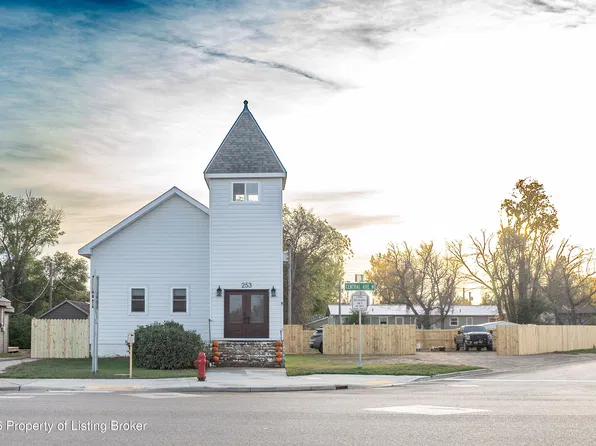 253 Central Ave N, Killdeer, ND 58640