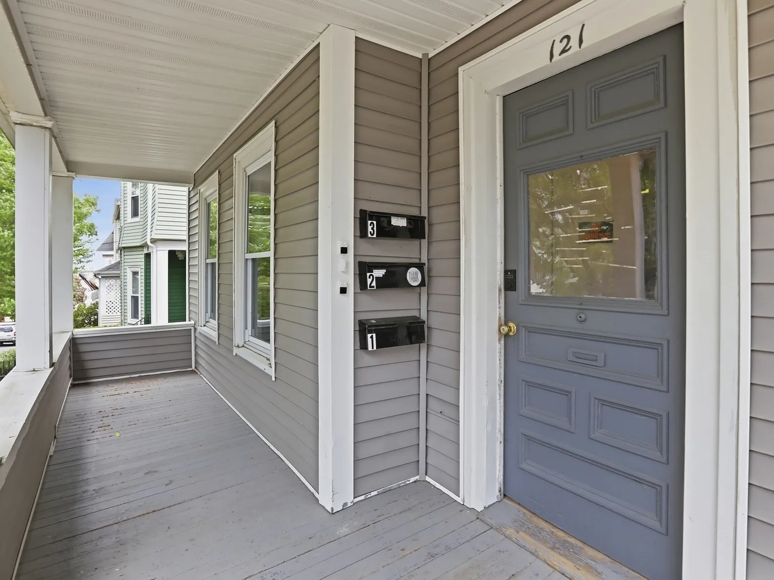 121 Glendale St — Photo 2