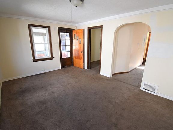 3rd image of 19420 Tyronne Ave