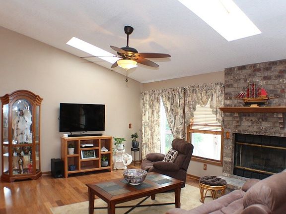 2nd image of 4 Glenwood Ct