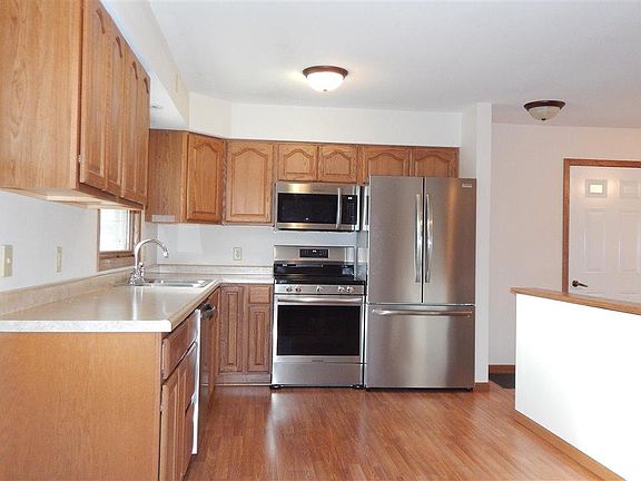 3rd image of 212 Columbia St
