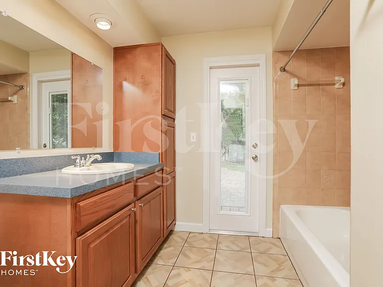 2229 Bluff Oak St — Photo 9