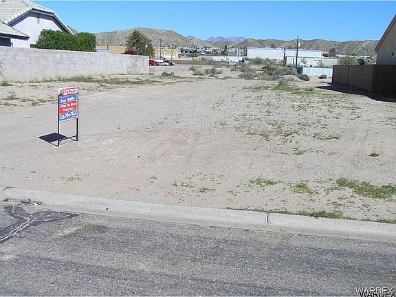 2nd image of 2940 Country Club Dr