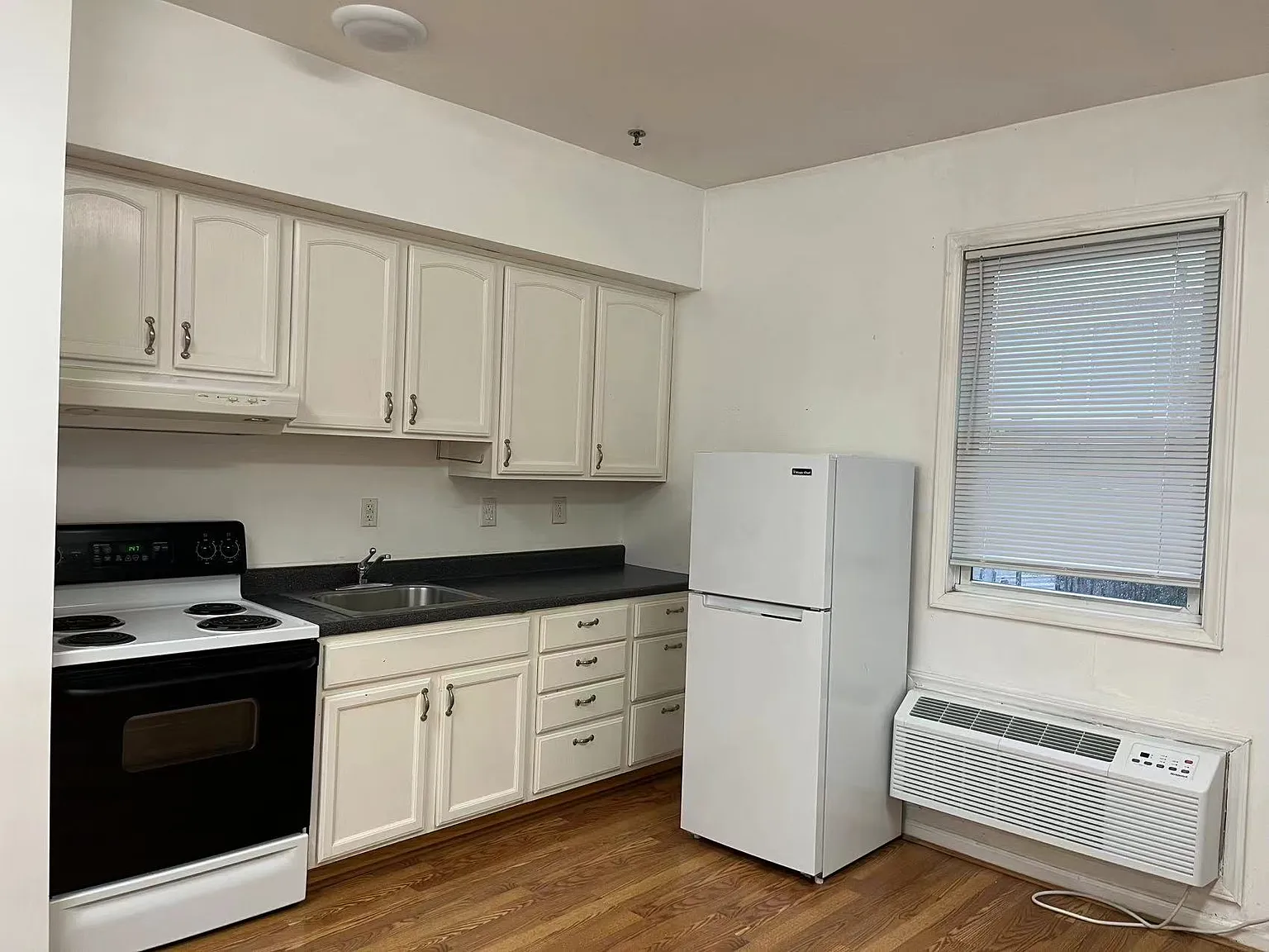 115 N Merritt Mill Rd — Photo 4
