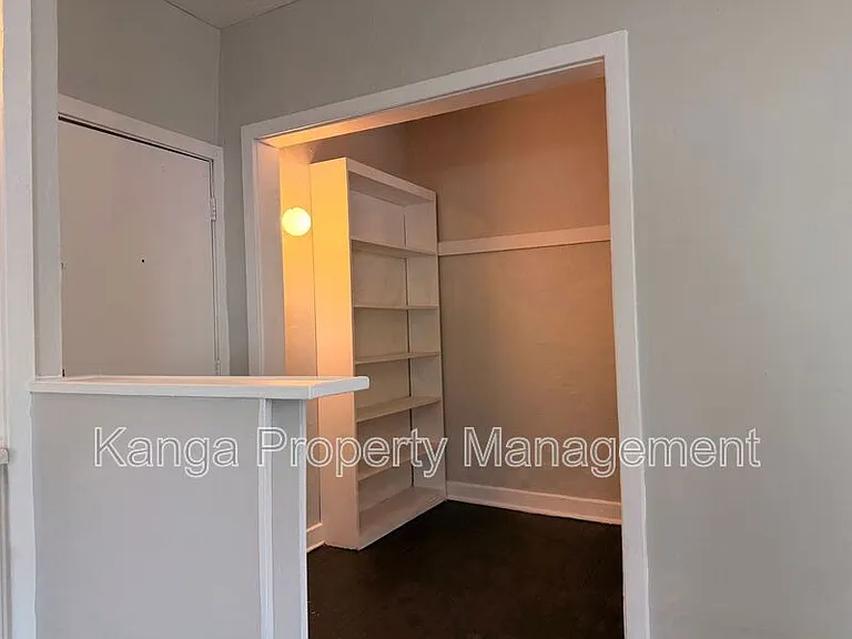 523 24th St #12 — Photo 4