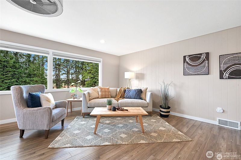 5th image of 151 Bay Lyn Drive