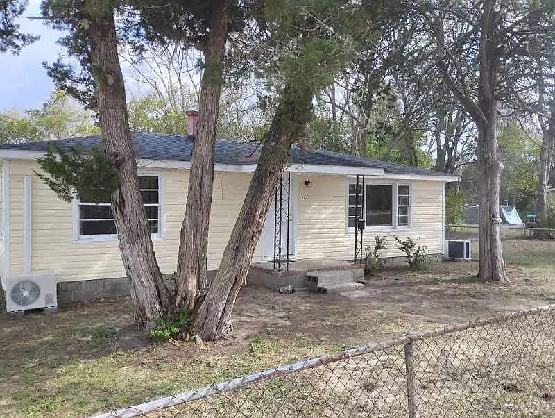 3 bed, 1450 sqft, $900 — Photo 2