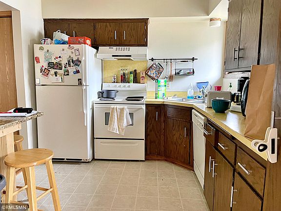 3rd image of 2410 Taylor St NE
