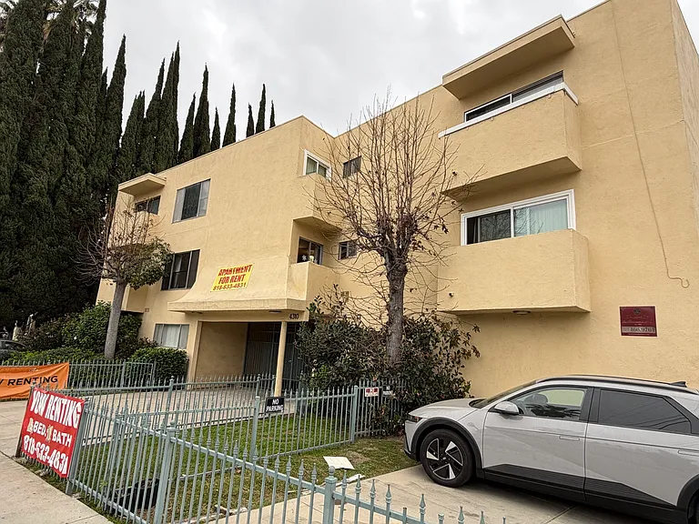 4310 Ventura Cyn Ave — Photo 7