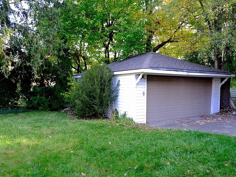 118 W Lawrence Ave — Photo 34