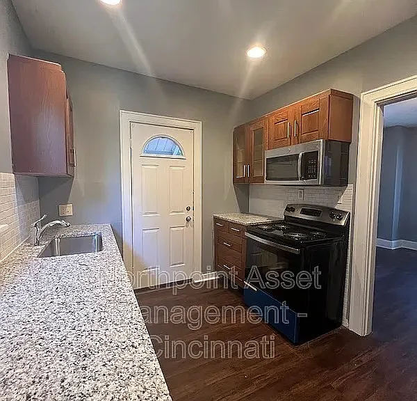3646 Besuden Ct — Photo 8