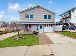 164 Garfield St, Freeport, NY 11520