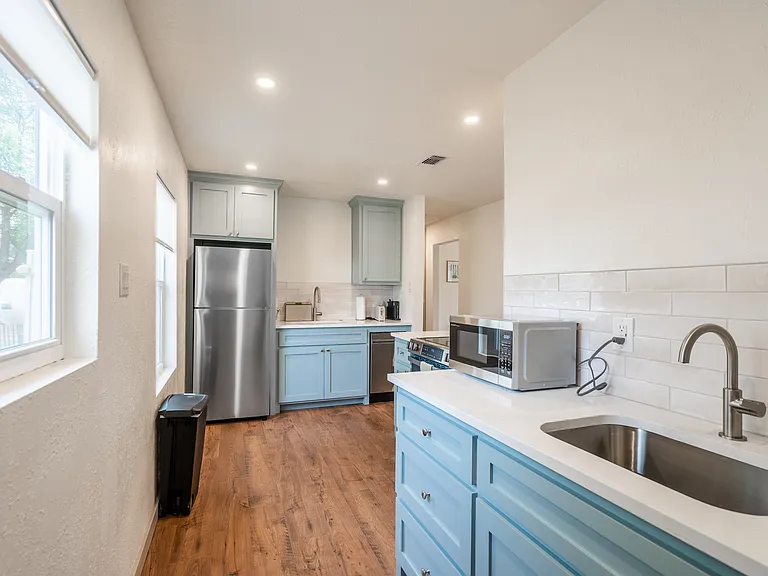3122 W Illinois Ave — Photo 6