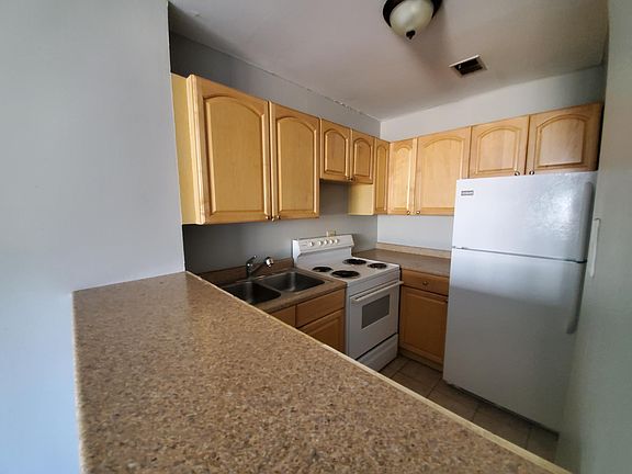 2nd image of 607 W Wrightwood Ave APT 206