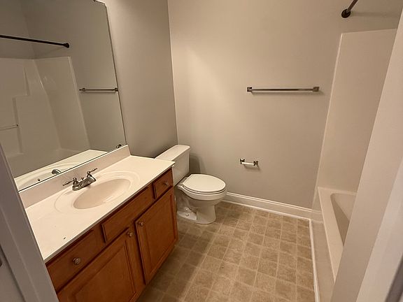 5th image of 200 Lennox Dr Unit 1A