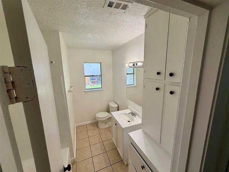 12818 Segrest Dr — Photo 5