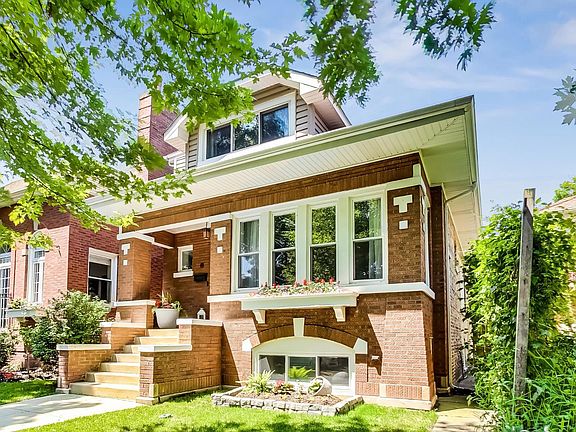 2nd image of 6134 N Maplewood Ave