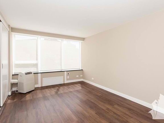 2nd image of 3930 N Pine Grove Ave APT 312A