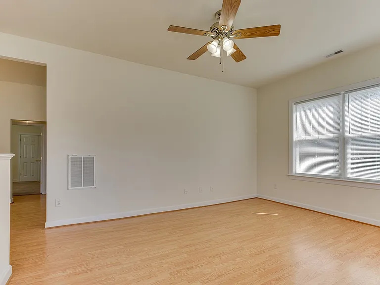 955 Poquoson Ave — Photo 5