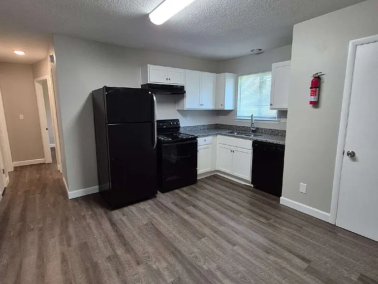 217 Sweetland Dr #6 — Photo 1