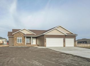 6841 21st St S, Fargo, ND 58104